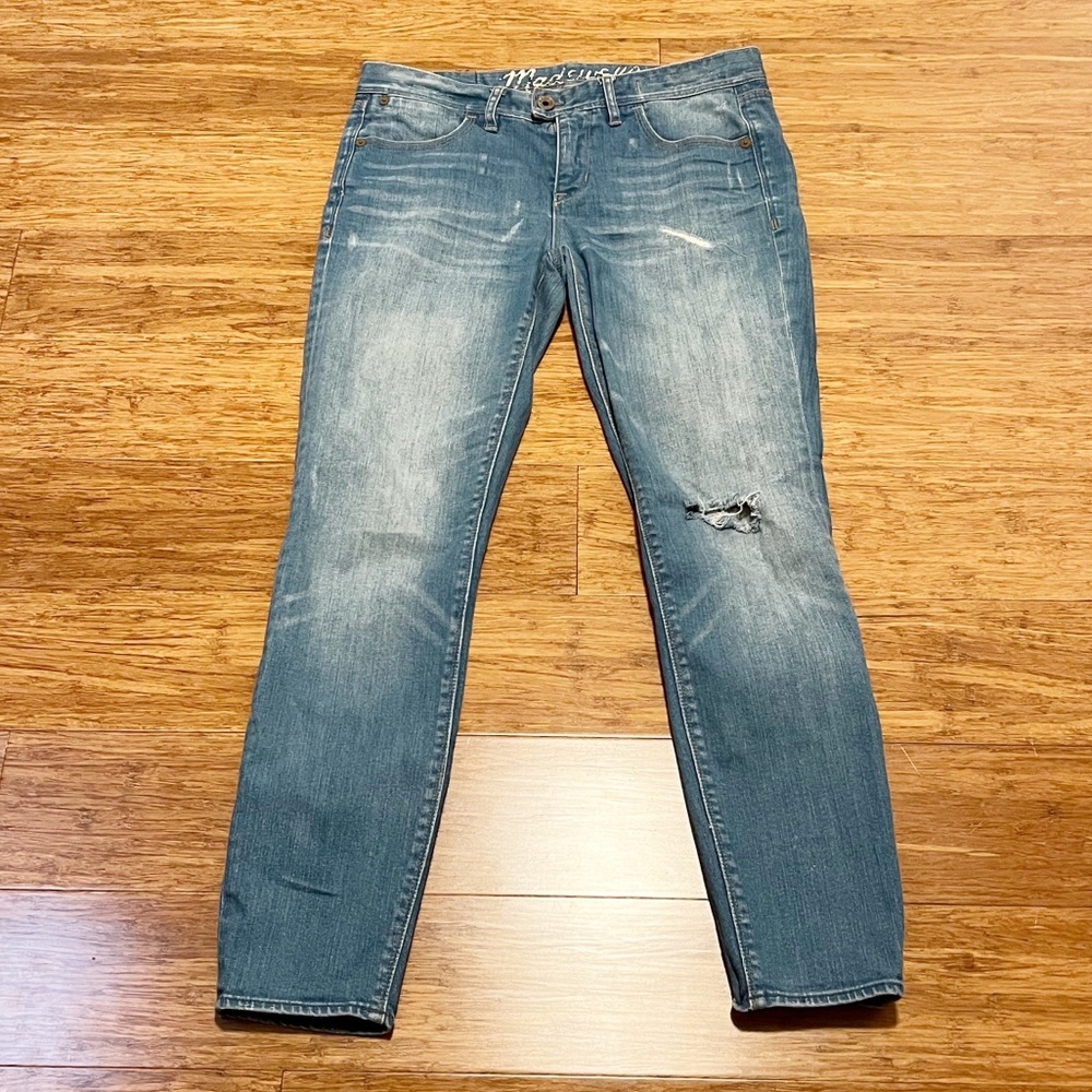 Madewell slim fit medium wash low-mid rise distressed ankle blue jeans. Size 27